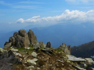 Le rocce dove si stacca la traccia per il Gias Sot