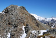 La vetta vista dall’anticima, con la crestina innevata che non ho passato