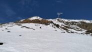  Tratto innevato che porta all'anticima.