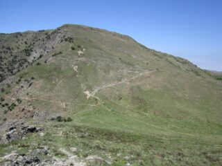 Il Prou Lain salendo al bric sovrastante