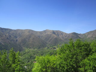 Monti Taccone e Figne dalla cima 