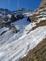 traverso e si calzano i ramponi