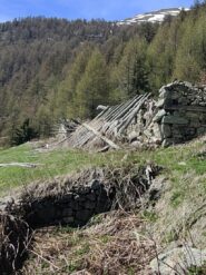 Alpeggio La Nuova tutto distrutto 