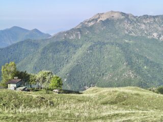 Panorama sulla punta Almana da Lividino