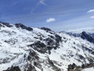 A destra vallone di discesa (Francia) dopo essere scesi dalla Ghilié. Al centro la normale