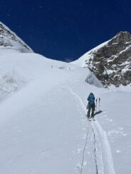 Verso la sella, con la vetta a destra