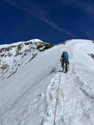 Prima parte di cresta ben innevata