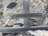la croce di vetta posizionata sull'Anticima