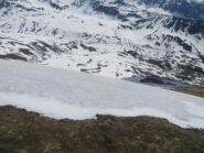 dall'anticima, pendii nevosi fino alla strada