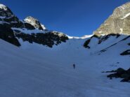 il pendio tra 2350 e 2500 che inizia a prendere il sole poco prima delle 08:00
