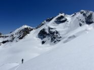 In sottofondo la nord appena scesa 