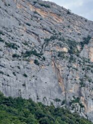 La parete con l'evidente placconata dei primi tiri