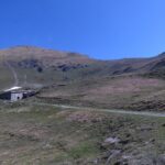 Arrivando all'Alpe Vareton. Sullo sfondo Colle e M.te d'Ersa.