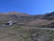 Arrivando all'Alpe Vareton. Sullo sfondo Colle e M.te d'Ersa.