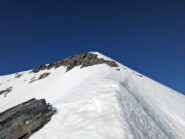 Facile crestina nevosa prima dell'anticima