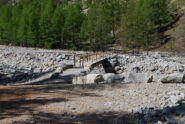 Il Ponte dell'Erfaulets; poco oltre il sentiero si perde