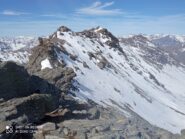 dalla cima: il canale risalito verso la cresta e dietro la Punta Valfredda