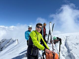 In vetta con Roberto dietro la macchina foto 