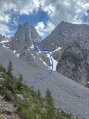 il percorso di salita con la lingua di neve nascosta