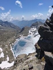 quasi in cima stupendo scorcio sul lago della Rossa