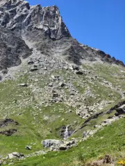 Pareti della Rocca Bianca e cascate