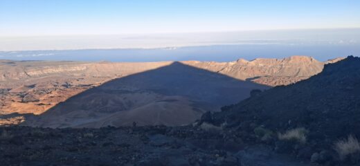 L'ombra del Pico si allunga un po alla volta