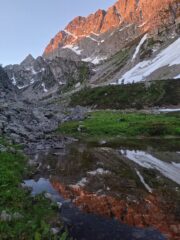 Dal laghetto del Latous puntare alla pietraia a sx del grande nevaio, da lì si imbocca la valletta del Druveron