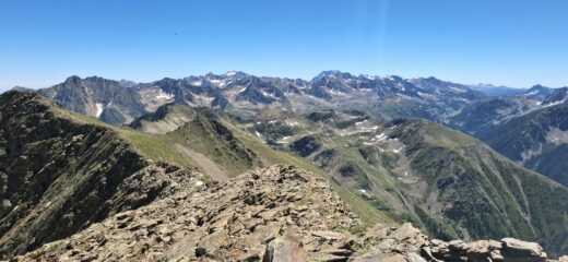Dalla cima bella vista verso laghi di Sant'Anna e colle della Lombarda