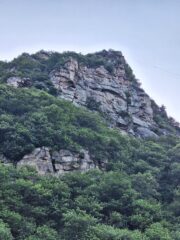 La bella Rocca Ciapel dalla strada