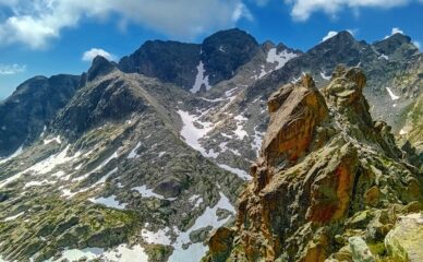 dalla cresta vista su Rocca dell'Abisso ,Bastera  e Cima del Lago dell'Oro.