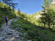 In fondo il colle col rifugio 