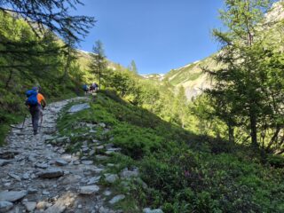 In fondo il colle col rifugio 