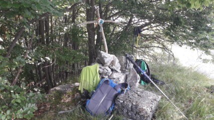 l'altrettanto boscosa cima del monte Lombernardo..