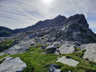 Panorama dal passo. Il Cossarello se non sbaglio e dietro l'ultima cima che si vede