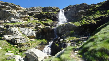 belle cascate risalendo il vallone