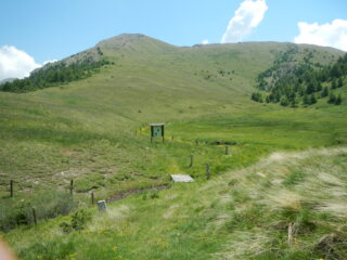 il Monte Blegier  e la torbiera posta sotto il Colle