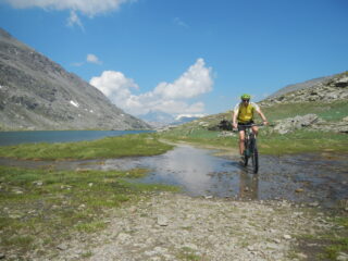 il sentiero, ben ciclabile, al Lago de Savine