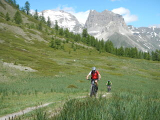 bella salita con vista sul Monte Tabor e i Serous