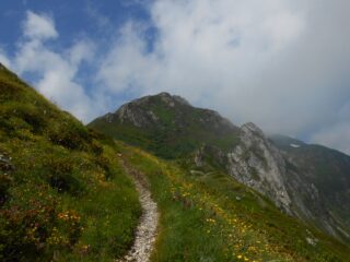 Il Mondolé e il sentiero delle Rocche Giardina
