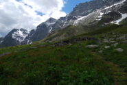 Ai ruderi di Maberge, dove i sentieri 11 e 65 di separano