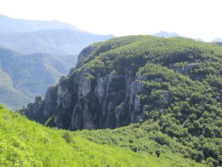 I giganti di roccia di Monte Nero dal balcone di San Calocero