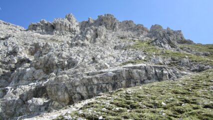 La zona del prato pensile e gli ultimi risalti rocciosi