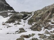 ultima salita ancora innevata per la bocchetta di Fioria