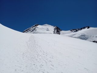 Verso il rifugio Guide Ayas, sguardo indietro sul Castore.