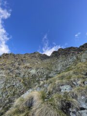 Versante Sud dell'aiguille, si sale sulla destra