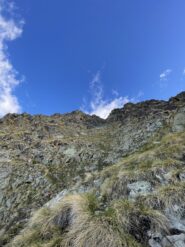 Versante Sud dell'aiguille, si sale sulla destra