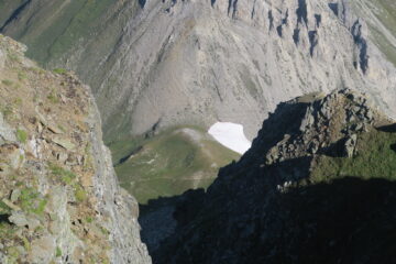 il Col Serena dall'omonima Testa, alla sua sinistra il ripido sentiero che ho poi seguito per salire alla quota 2709