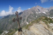 la piccola croce di quota 2709, meta scialpinistica alternativa al Col Serena