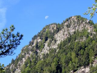 La luna vista dal primo tratto dopo il bivio.