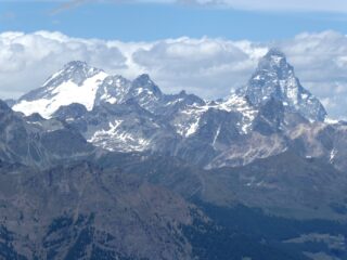 Durante la discesa zoomata su dent d'Herins e Cervino.